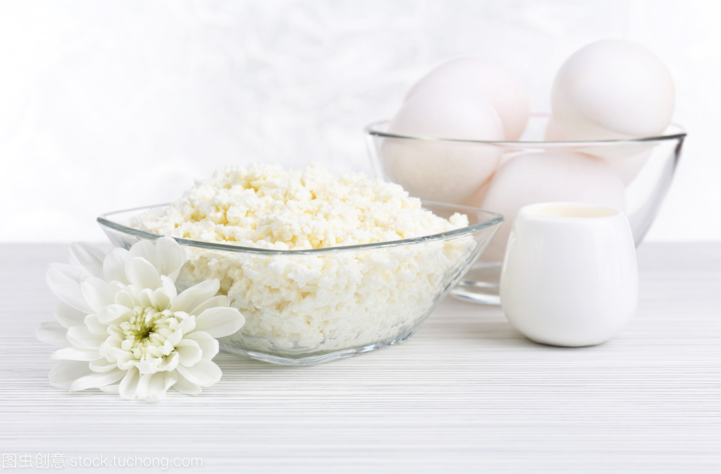 木桌之上，乳香里的风土与人情